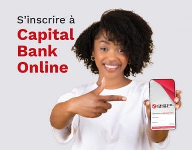 Femme pointant du doigt son téléphone portable montrant l'application Capital Bank Online, la plateforme de banque en ligne de Capital Bank